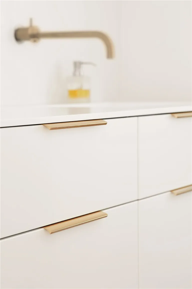 Håndtak 4197 Furnipart Edge Straight - Flere Farger  