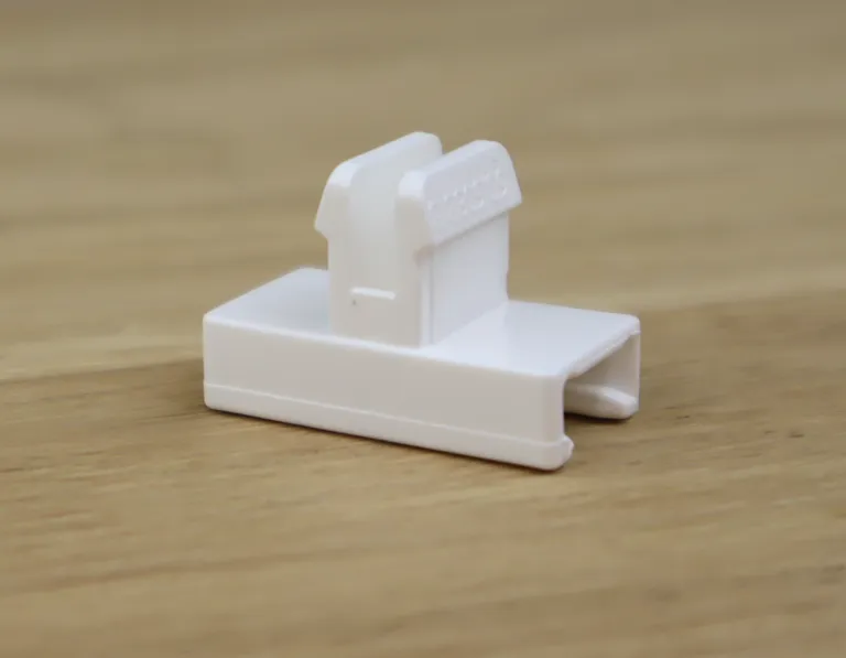 Blindfeltbeslag justerbart høyde/side tredelt hvit