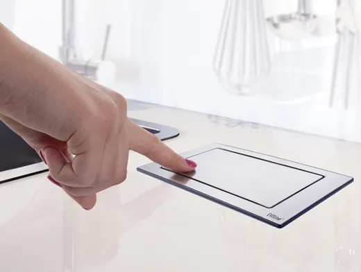 Kontakt Evoline BackFlip  2xStikk 1x2,1A USB-Lader - Flere Farger