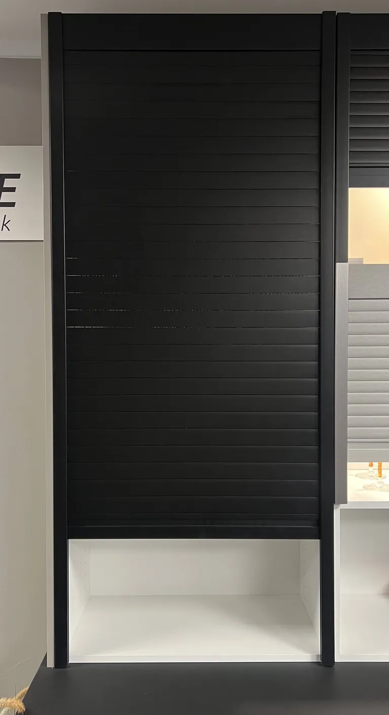 Sjalusi Knoke KS40 H1378 B600 16mm Matt Sort 