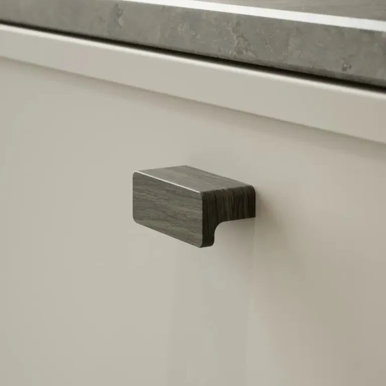 Håndtak 1044 Furnipart Elan Lakkert Mørkebrun Eik