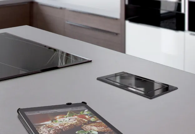 Kontakt Evoline BackFlip 2xStikk 1x2,1A USB C - Flere Farger